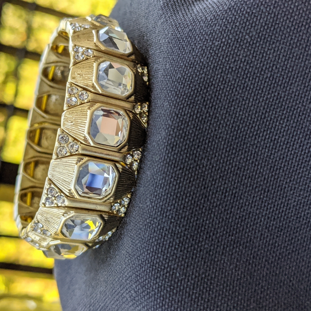NWT Lia Sophia Kensington Gold & Crystal Stretch Bracelet - Picture 3 of 6